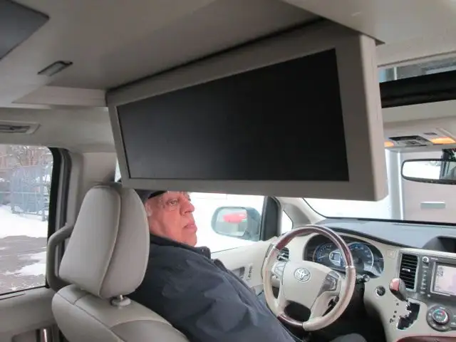 2011 Toyota Sienna Limited AWD in Cars & Trucks in City of Montréal - Image 6