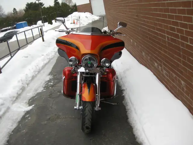 2013 Harley-Davidson FLHTCUSE8 CVO ULTRA CLASSIC in Street, Cruisers & Choppers in City of Toronto - Image 5