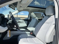 4x4 drive for all-terrain capability - Luxurious leather interior with wood trim - Advanced safety f... (image 7)