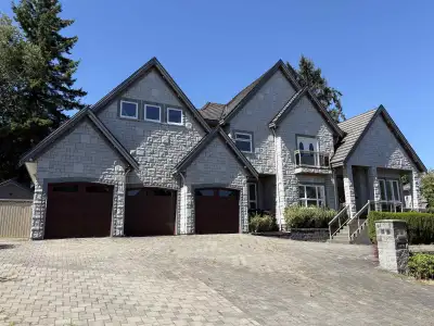 WOW!! Opportunity here. Location is prime in an area of executive homes on a quiet street. Layout is...