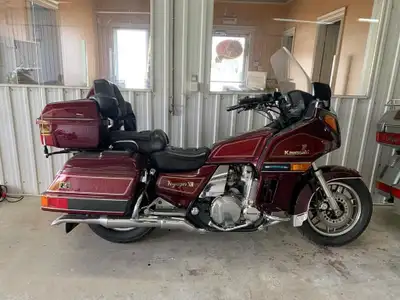 1986 KAWASAKI ZG1200 VOYAGER KAWASAKI VOYAGER 1200 1986 MOTO FONCTIONNEL MAIS LA TRANSMISSION DOIT Ê...