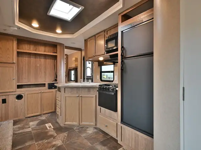 2017 Revere 28QB in Travel Trailers & Campers in St. Albert - Image 17