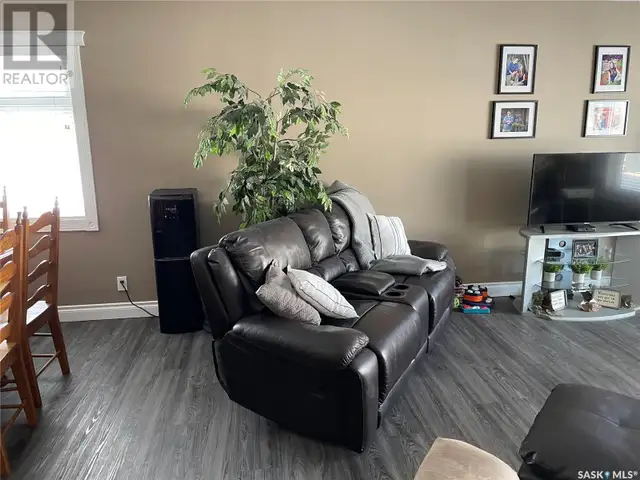 207 Dominion ROAD Assiniboia, Saskatchewan in Houses for Sale in Moose Jaw - Image 7