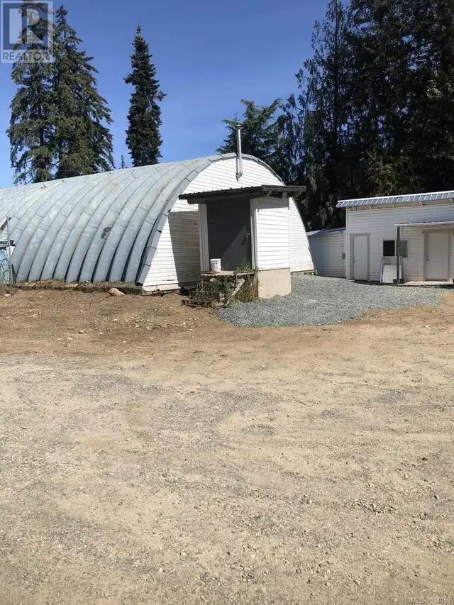 1586 McKibbon Rd N Errington, British Columbia in Houses for Sale in Parksville / Qualicum Beach - Image 32