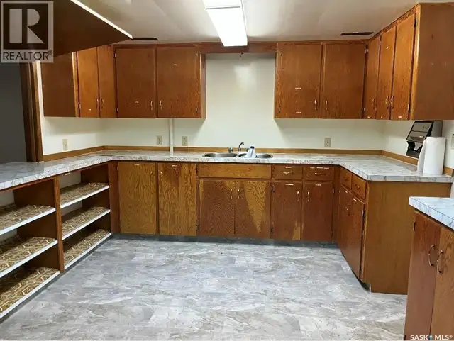 402 Wheaton AVENUE Ogema, Saskatchewan in Commercial & Office Space for Sale in Regina - Image 9