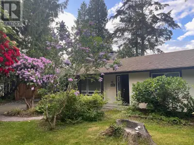 Looking to scale down, This is right downtown Sechelt 1500 square ft Rancher and 600 square ft guest...