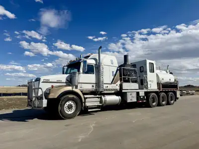 2012 Western Star 4900 8x6 Hot Oiler Truck Comes with a Detroit DD15 diesel engine, 560 HP, 26187 en...