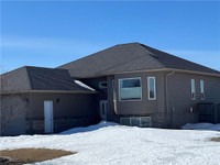 136 AUTUMNWOOD Drive Gimli, Manitoba