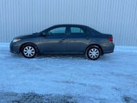 2013 Toyota Corolla CE Sedan 1.8L FWD Livraison partout au Québec possible ** Tous les échanges sont... (image 2)