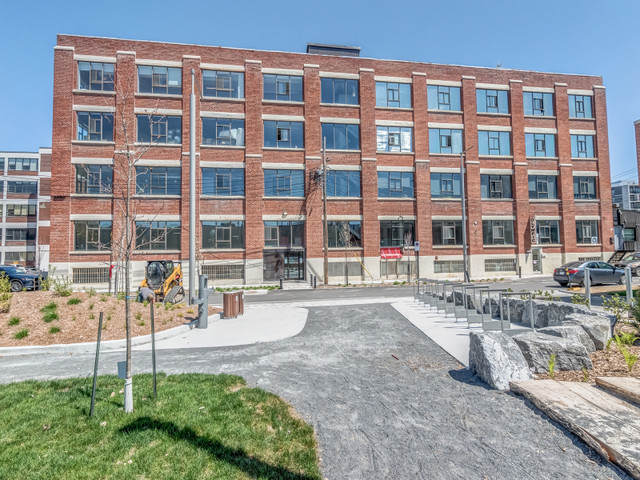 Espace industriel rénové à louer 2 quais de chargement-Parc Ex dans Espaces commerciaux et bureaux à louer  à Ville de Montréal - Image 3