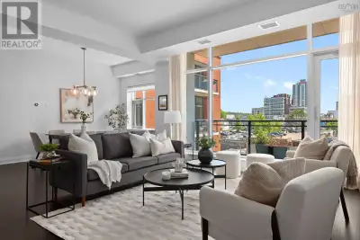 Experience upscale urban living in this beautifully appointed 2-bedroom, 2-bathroom sun-drenched con...