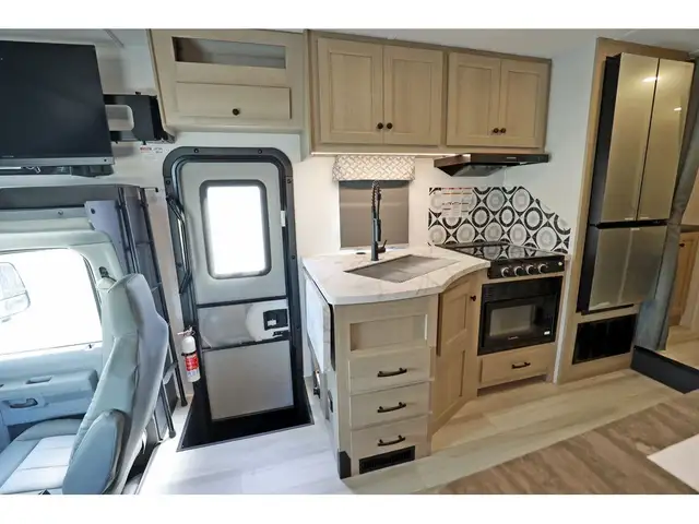 2026 Forest River Sunseeker 2500 Classe C VR / RV 3 Extensions . in RVs & Motorhomes in Laval / North Shore - Image 8