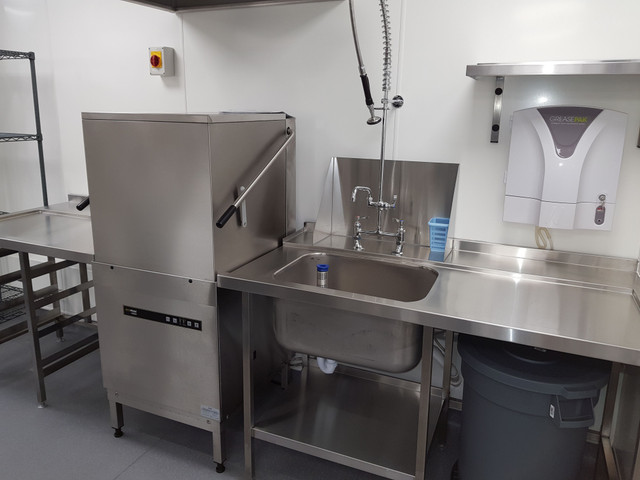 HUSSCO USED High and Low Temp Restaurant Glass & Dishwashers in Industrial Kitchen Supplies in Edmonton - Image 2