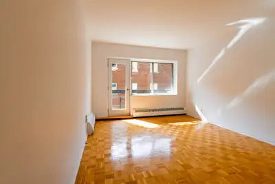 Akelius one bedroom apartment for rent. Located near Av. Wilderton in the Notre-Dame-De-Grace neighb...