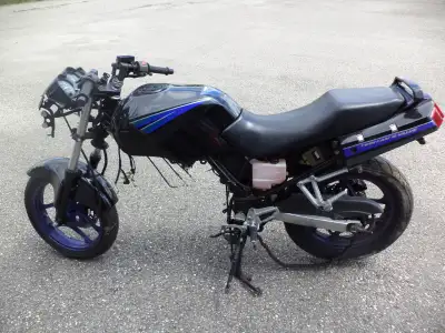 sonic cycle has a 1991 kawasaki ex 250 ninja for parts all the fairings are here in nice shape . lot...