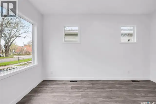 1230 E AVENUE N Saskatoon, Saskatchewan in Houses for Sale in Saskatoon - Image 5
