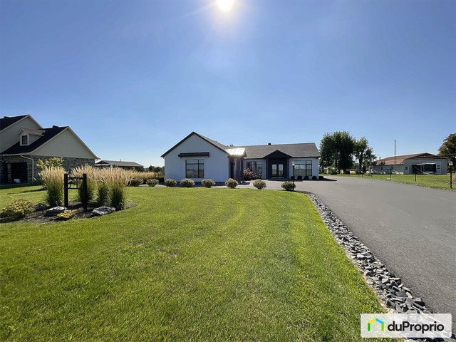 $1,345,000 - Bungalow for sale in Calixa-Lavallee — photo 2