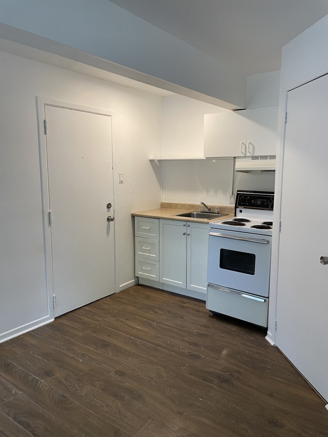 Beau grand studio 1 1/2, Limoilou WIFI juillet Locations longue durée