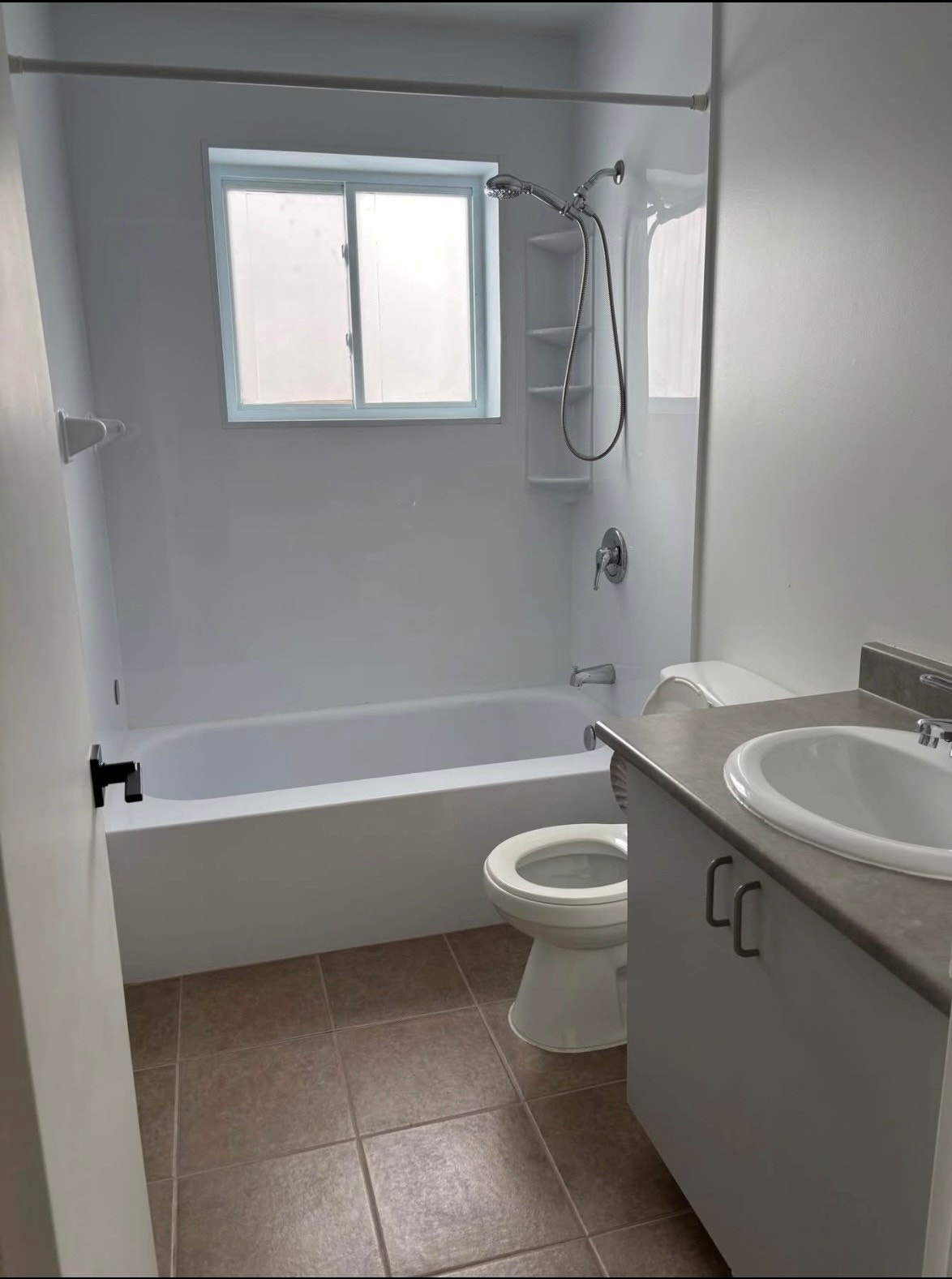 Beau 4½ lumineux à louer – Libre dès maintenant — photo 2