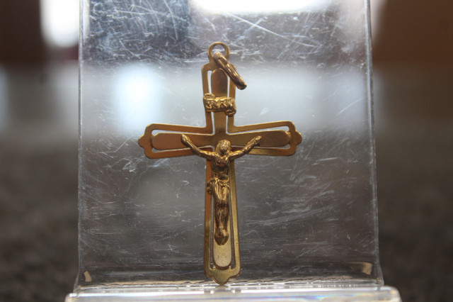 10kt Gold Cross in Jewellery & Watches in Winnipeg - Image 4