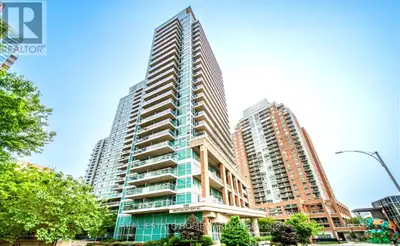 Enjoy Life At This Chic And Spacious Suite At Vibe With The Shops And Restaurants Of Liberty Village...