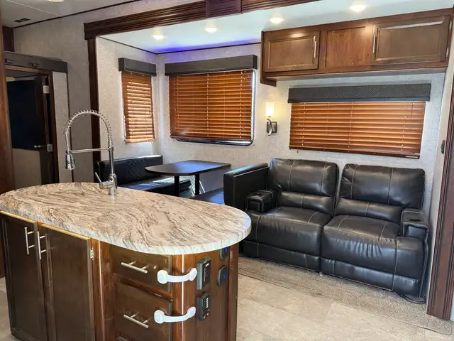 2019 Forest River VENGEANCE 377 V in Travel Trailers & Campers in St. Albert - Image 39