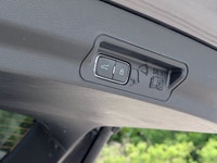 Ventilated / Heated Seats - Heated Steering Wheel - Power Liftgate - 4x4 drivetrain for superior tra... (image 9)