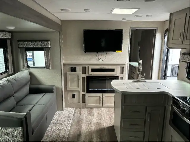 2023 Catalina 343BHTS in Travel Trailers & Campers in Sudbury - Image 16