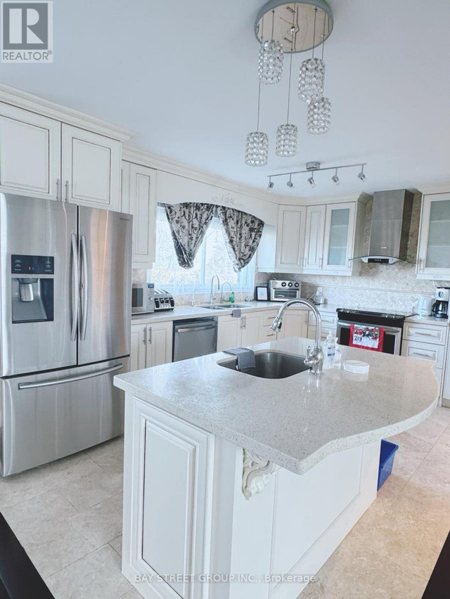 2878 10TH SDRD Bradford West Gwillimbury, Ontario in Houses for Sale in Markham / York Region - Image 3