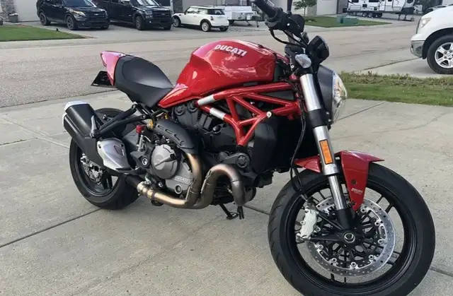 2018 DUCATI MONSTER 797(FINANCING AVAILABLE) in Sport Bikes in Strathcona County - Image 6