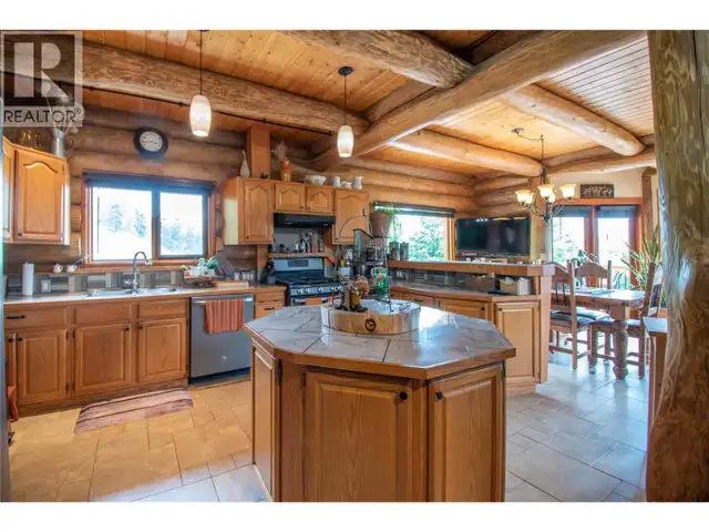 1225 Round Lake Road Armstrong, British Columbia in Houses for Sale in Vernon - Image 9