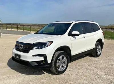 2019 HONDA PILOT EX AWD Spacious, reliable, and ready for the whole family! This 2019 Honda Pilot EX...