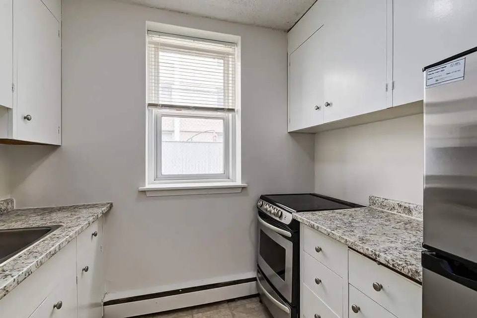 Apartments for Rent near Downtown Saskatoon - Berkeley Manor - A 3