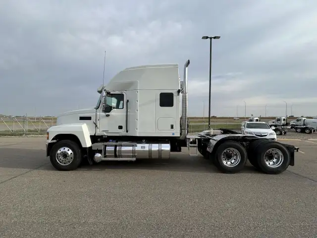 2024 Mack Pinnacle 64T 70 in Heavy Trucks in Regina - Image 3