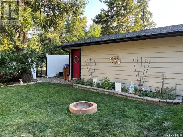 207 Dominion ROAD Assiniboia, Saskatchewan in Houses for Sale in Moose Jaw - Image 38