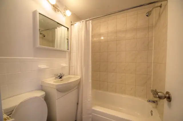 4 1/2 Verdun Metro Lasalle ou de l'Église in Long Term Rentals in City of Montréal - Image 8