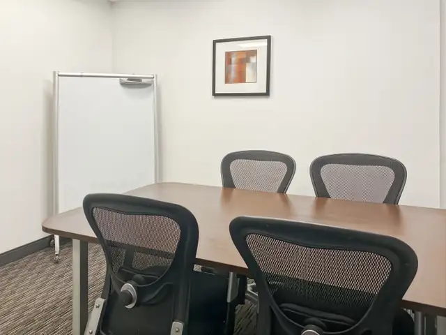 Office space for rent for 3 persons in Saint Foy Quebec in Commercial & Office Space for Rent in Québec City - Image 13