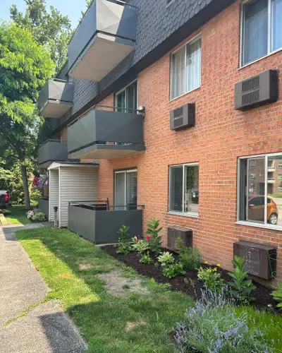 Receive a $250 Welcome Bonus with approved lease. Choose your own custom rent level please call us f...