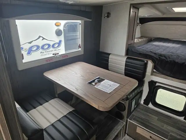 2026 Northern Lite Limited Edition 8-11EXLEWB Face-to-Face Dinet in Travel Trailers & Campers in Penticton - Image 8