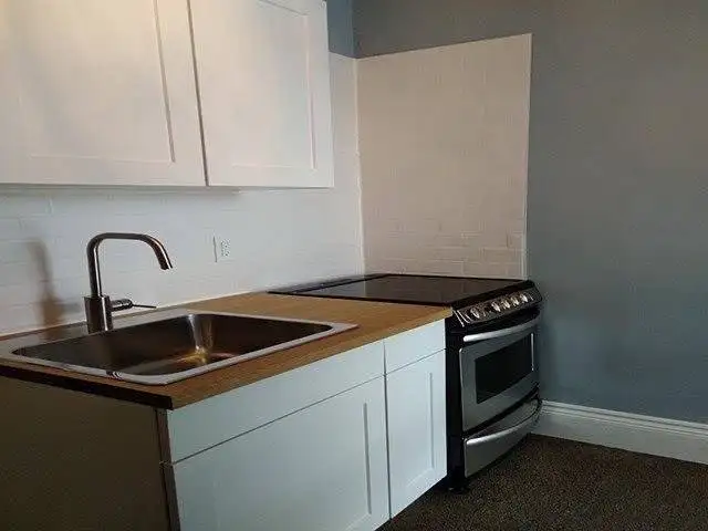 1 Spacious Room in a Shared Galt Apartment! (Room 3) in Long Term Rentals in Cambridge - Image 7