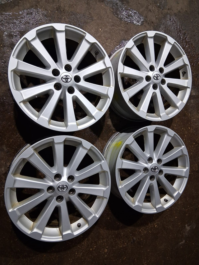 19" 19in - OEM TOYOTA/LEXUS ALLOY RIMS - WITH TPMS (SENSORS) in Tires & Rims in Kitchener / Waterloo