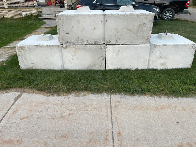 Concrete Blocks Stackable & Interlocking in Other in Kawartha Lakes