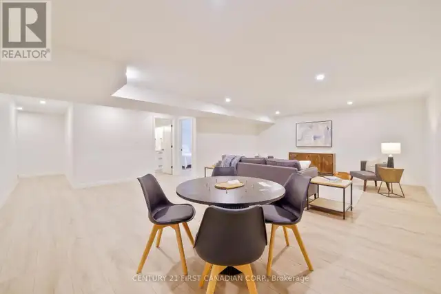 8 - 32 POSTMA CRESCENT North Middlesex (Ailsa Craig), Ontario in Houses for Sale in Grand Bend - Image 27