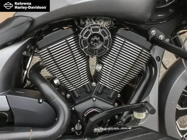 2016 Victory Motorcycles Magnum X-1 Stealth Edition in Sport Touring in Kelowna - Image 12