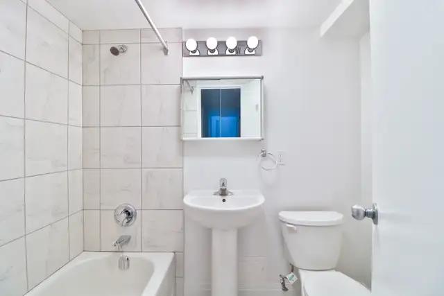 2 Bedroom 1.5 Bath in Long Term Rentals in City of Toronto - Image 6