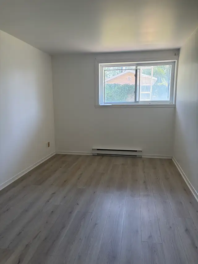 Superbe 4 1/2, rue Pie-X Lévis, sur 2 étage, LIBRE in Long Term Rentals in Lévis - Image 16