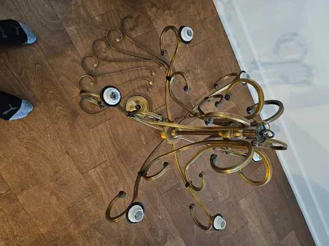 Chandelier - Lustre - Laiton in Indoor Lighting & Fans in City of Montréal - Image 5