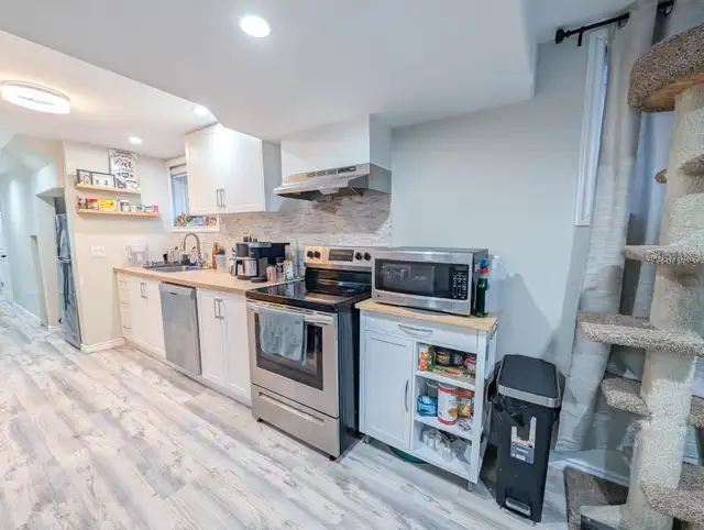 237A Scott St - All Inclusive Bachelor Apartment