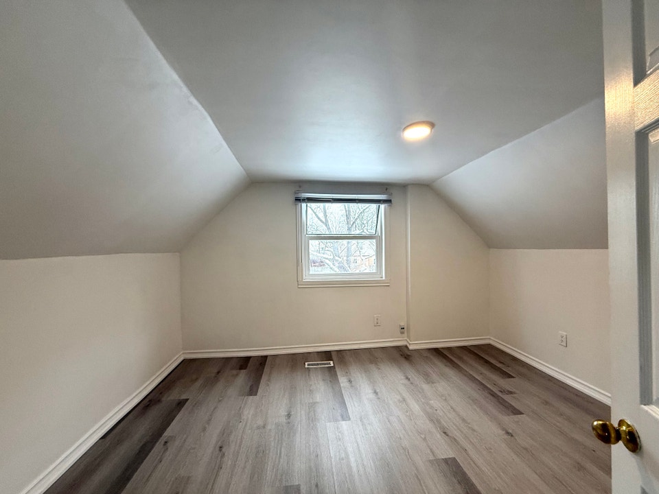3- 169 East Ave S Hamilton L8N2T8 4