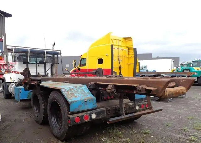 2001 Mack RB688S in Heavy Trucks in Longueuil / South Shore - Image 5